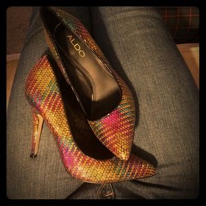 Pristine holographic sequin shoes Aldo sz 7